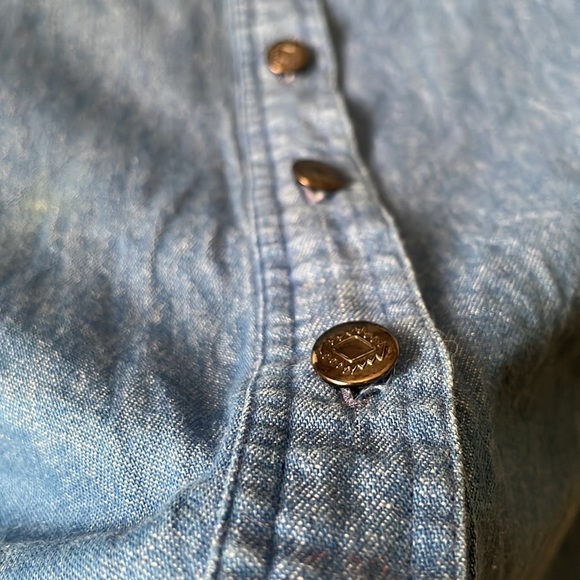 Vintage women’s Wrangler denim short sleeve button blouse with cut out back - Picture 7 of 7